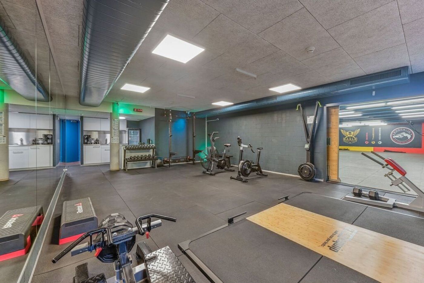 Functional-Bereich mit Blick in die Boxhalle