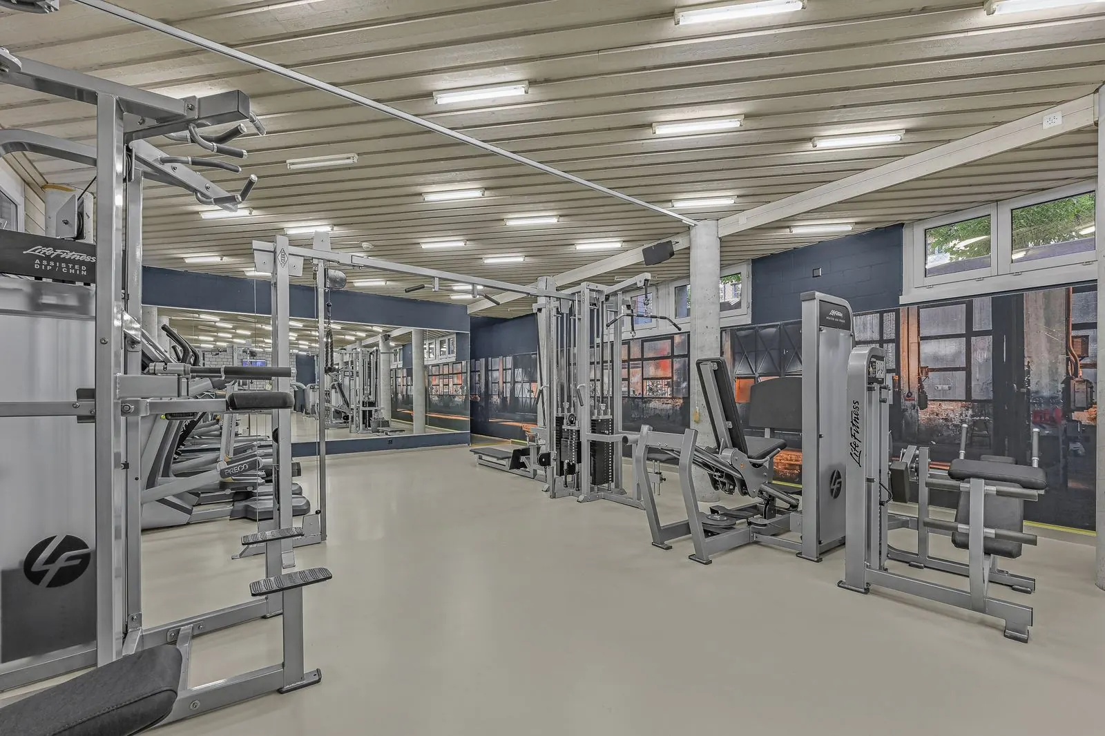 Krafttraining-Bereich im MOVEON Luzern